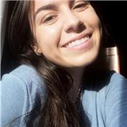 Estudiante de educación social ofrece apoyo escolar a niños y niñas